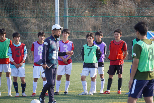 三重高校サッカー部、宇治山田商業高校サッカー部スペシャルトレーニングを実施